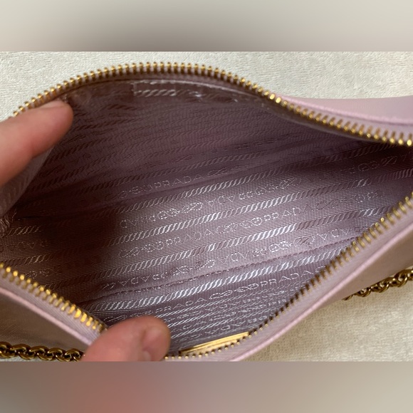 Prada Re-Edition 2005 Pink Alabaster Saffiano Leather Bag - Picture 9 of 16